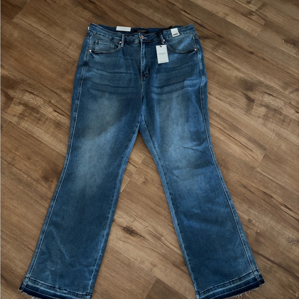 New! Judy Blue Med Wash Jeans
Tummy Control Sz 20W